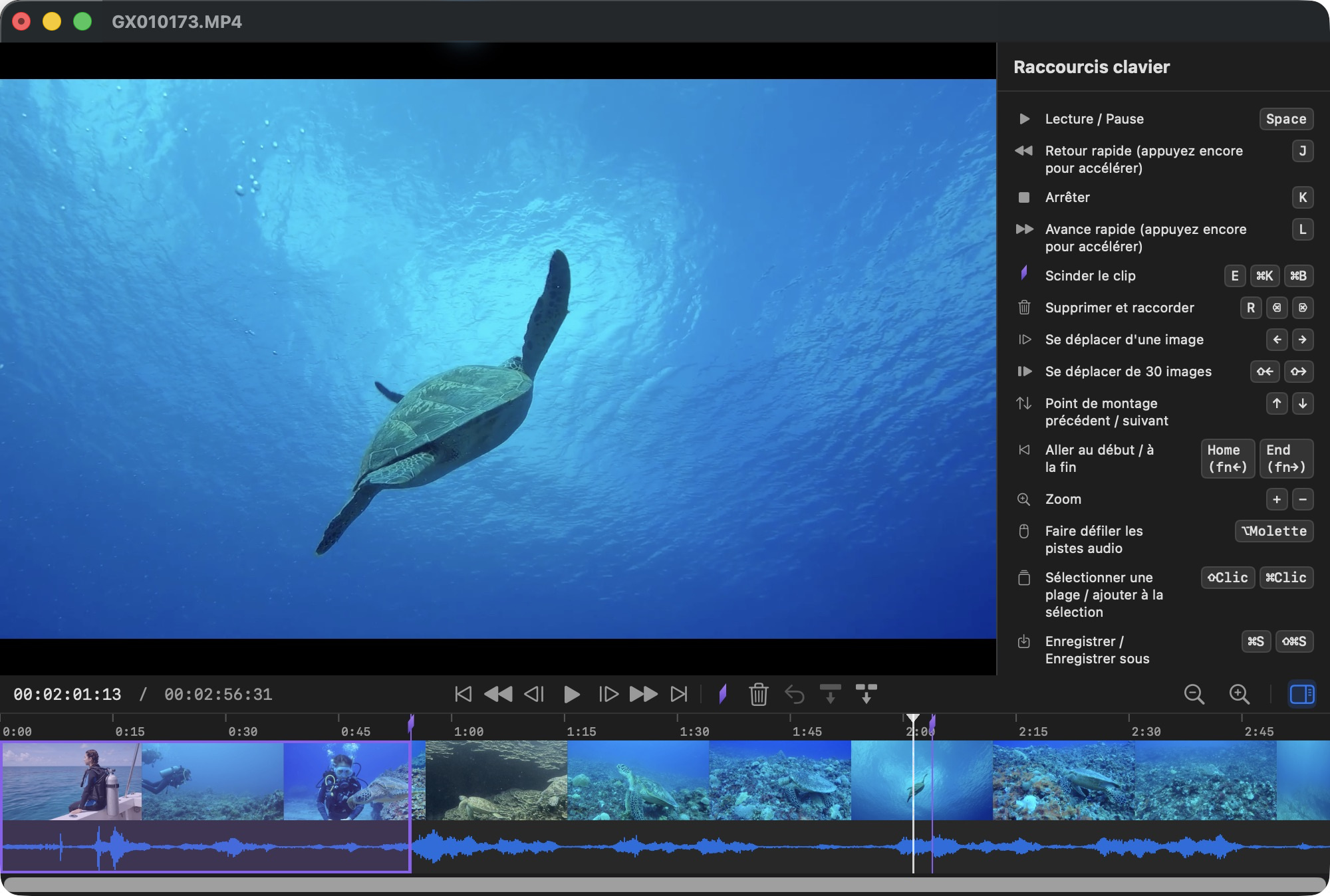QuickCut sur Mac avec aperçu vidéo, sélection de clip violette et forme d’onde audio